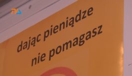 Dając pieniądze, nie pomagasz Dając pieniądze, nie pomagasz