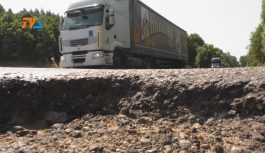 Szwajcarski ser w podsuwalskiej Szwajcarii. Na drodze.
